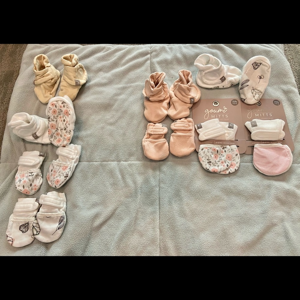 goumi booties and mitts